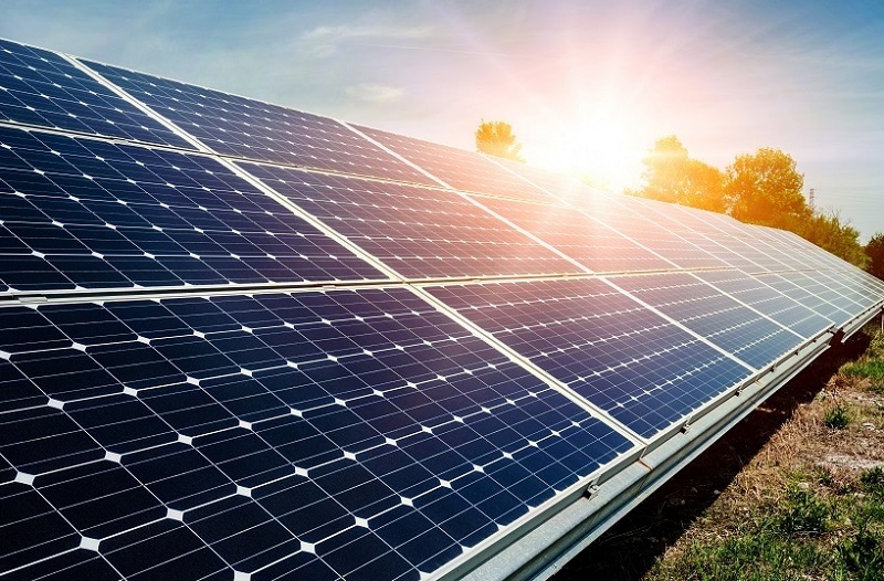 Theo các doanh nghiệp, điện mặt trời đã chứng minh được tính ưu việt của mình về thân thiện môi trường cũng như hiệu quả kinh tế. Tuy nhiên, hiện nay hệ thông này đang gặp khó khăn trong chi phí đầu tư. 