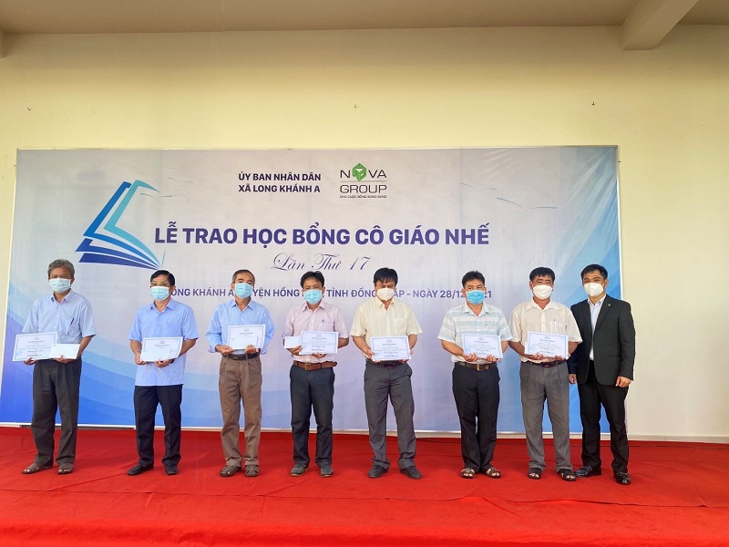 NovaGroup hỗ trợ kinh phí phục vụ công tác giảng dạy cho các trường ở xã Long Khánh.