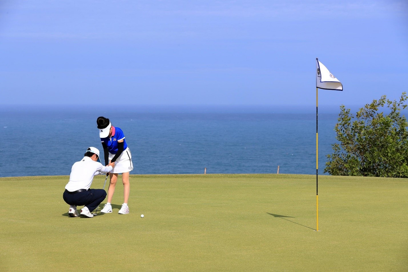 Doanh nhân Lê Ngọc Diệp rất thích thú khi trải nghiệm sân golf PGA với quy chuẩn 36 hố đẳng cấp quốc tế