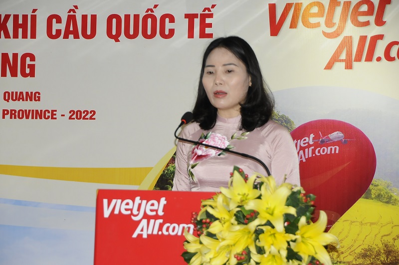 Bà Âu Thị Mai - Giám đốc Sở Văn hóa - Thể thao & Du lịch tỉnh Tuyên Quang thông tin về năn du lịch Tuyên Quang năm 2022 - Ảnh: Đình Đại.