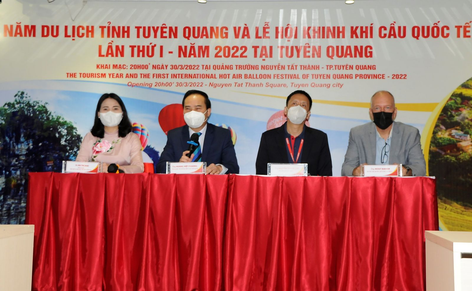 Đại diện tỉnh Tuyên Quang và các doanh nghiệp tại Hội nghị - Ảnh: Đình Đại.