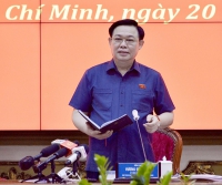 Chủ tịch Quốc hội Vương Đình Huệ tặng TP.HCM 5 chữ "T"