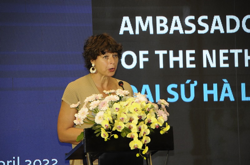 bà Akkerman – Đại sứ Hà Lan tại Việt Nam phát biểu tại Diễn đàn.