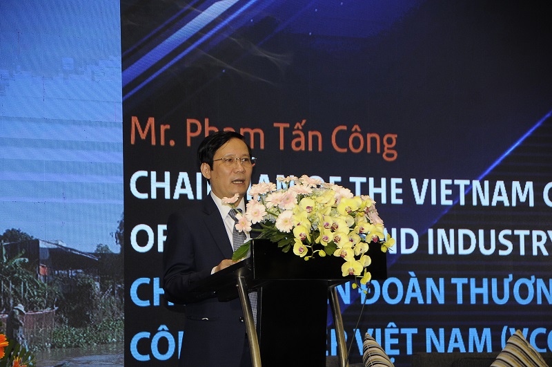 Chủ tịch VCCI Phạm Tấn Công phát biểu tại Diễn đàn.