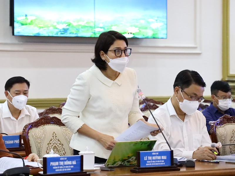 Giám đốc Sở Kế hoạch và Đầu tư TP.HCM Huỳnh Thị Mai Báo cáo về tình hình phát triển kinh tế - xã hội của TP.HCM 4 tháng đầu năm 2022 - Ảnh: TTTC.