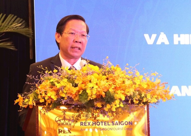 Chủ tịch UBND TP.HCM Phan Văn Mãi phát biểu tại buổi gặp gỡ.