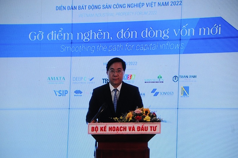 Thứ trưởng Bộ kế hoạch và Đầu tư Trần Duy Đông phát biểu trực tiếp tại diễn đàn - Ảnh; Đình Đại.