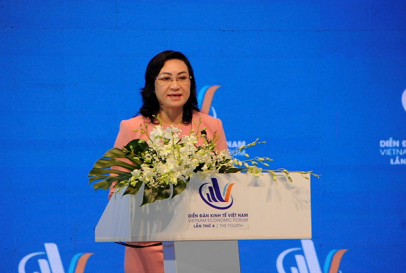 Bà Phan Thị Thắng - Phó chủ tịch UBND TP.HCM phát biểu về định hướng phát triển TP.HCM thành trung tân tài chính quốc tế - Ảnh: Đình Đại.