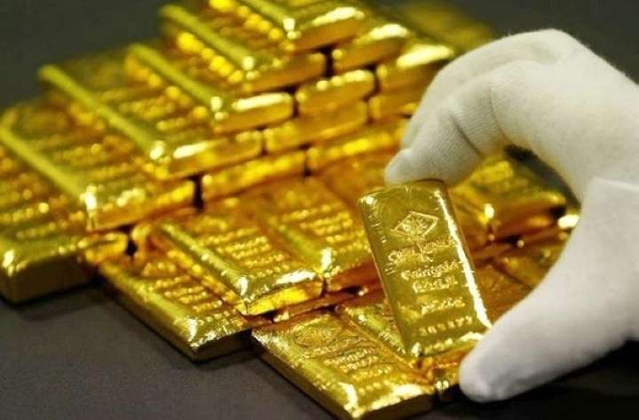 Giá vàng thế giới hiện vẫn thấp hơn vàng miếng SJC trong nước hơn 17,6 triệu đồng/lượng.