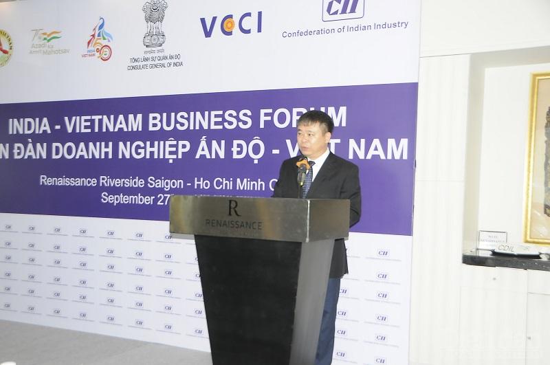 Giám đốc Liên đoàn Thương mại và Công nghiệp Việt Nam chi nhánh tại TP.HCM (VCCI HCM) Trần Ngọc Liêm phát biểu tại Diễn đàn - Ảnh Đình Đại.