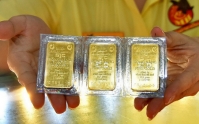 Giá vàng trong nước giảm trái chiều với thế giới