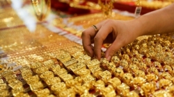 Trung Quốc nới lỏng phòng chống COVID-19, vàng tiếp đà tăng giá