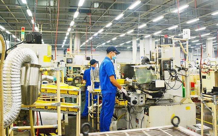Sản xuất công nghiệp tăng 13,9%.