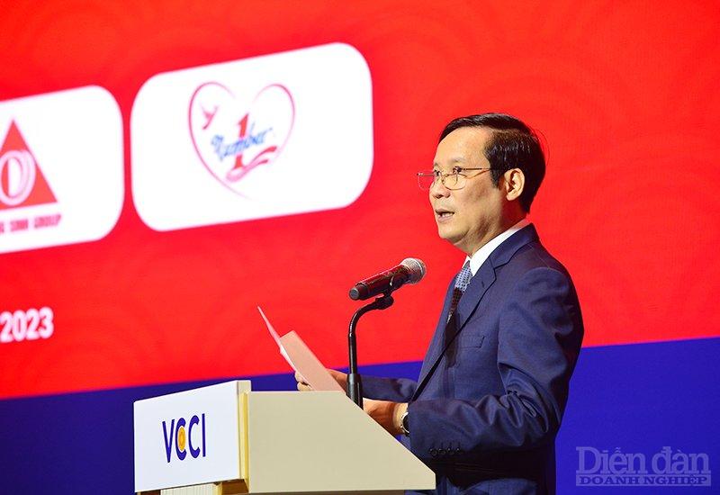 Chủ tịch VCCI Phạm Tấn Công phát biểu tại buổi gặp gỡ.