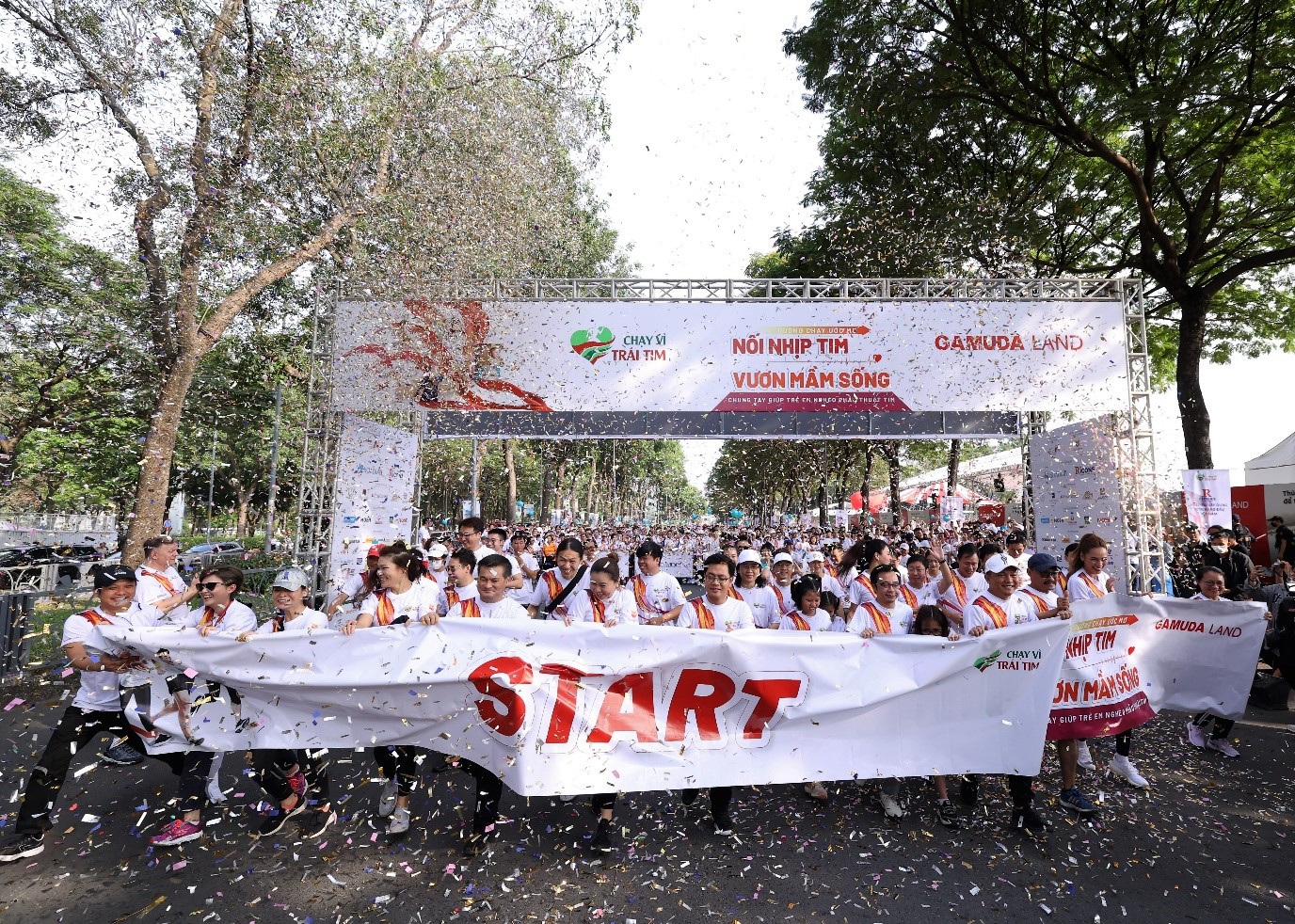 Gần 10.000 người đã đến tham dự ngày chạy bộ đồng hành Chạy Vì Trái Tim 2023 tại Celadon City.
