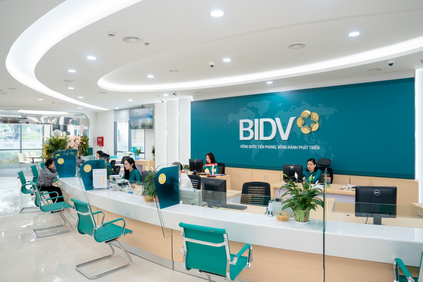 Tổng Giám đốc BIDV khẳng định, BIDV sẽ cùng với NHNN đảm bảo việc ổn định thanh khoản thị trường để kiểm soát lãi suất đầu vào, nhằm kiểm soát lãi suất đầu ra.