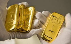 Giá vàng ngày 23/2: Lo ngại FED mạnh tay tăng lãi suất, vàng tiếp đà giảm giá