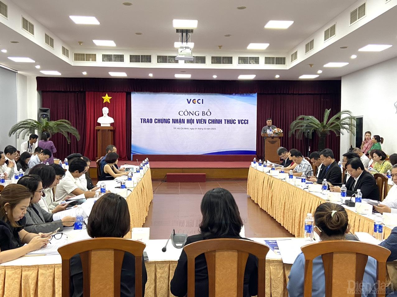 Thêm 35 doan nghiệp trở thành Hội viên chính thức của VCCI - Ảnh: Đình Đại.