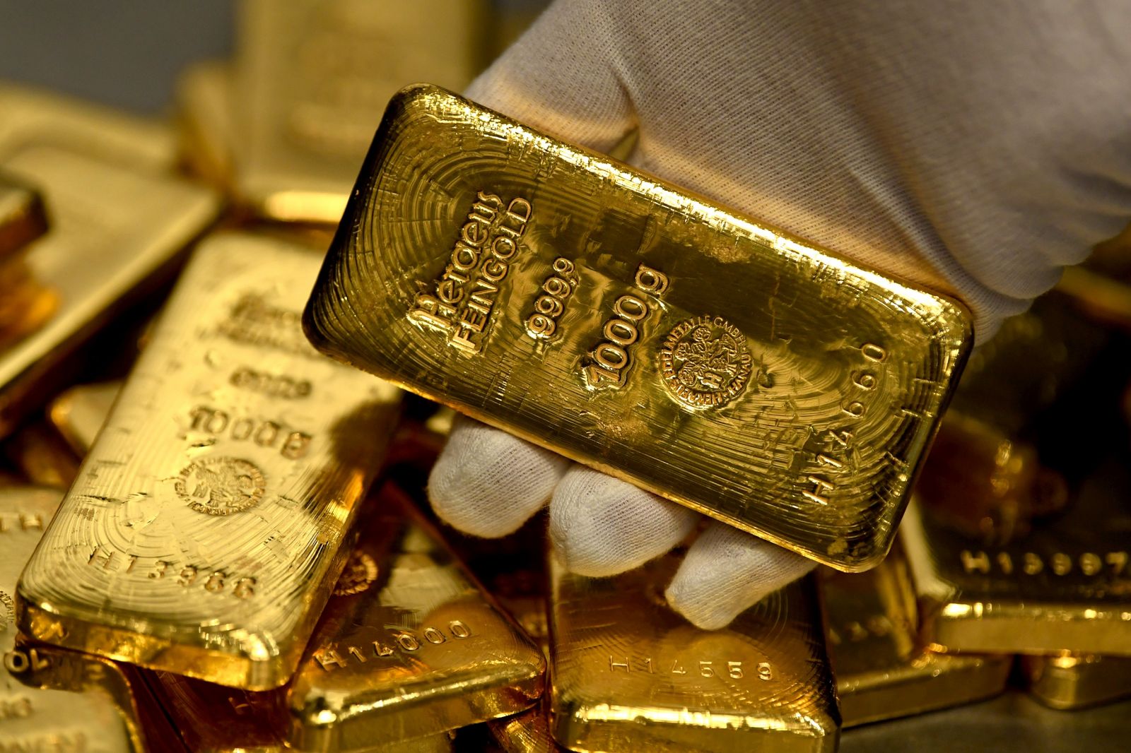 loa ngại kinh tế Mỹ rơi vào suy thoái, vàng bật tăng trở lại.