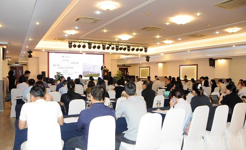 Hội thảo “Chuyển dịch năng lượng hướng đến phát thải ròng bằng “0” – Cơ hội và thách thức” do VCCI HCM tổ chức thu hút đông đảo doanh nghiệp tham dự - Ảnh: Đình Đại.