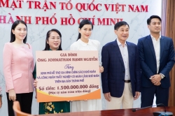 Gia đình Doanh nhân Johnathan Hạnh Nguyễn tặng người nghèo 1,5 tỷ đồng
