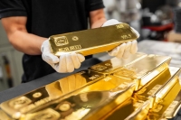 Kinh tế Mỹ suy yếu, vàng giảm giá mạnh