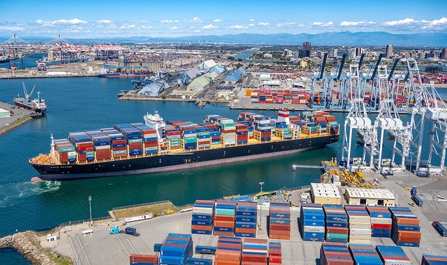 Khó khăn đang bủa vây các doanh nghiệp ngành vận tải biển, logistics.