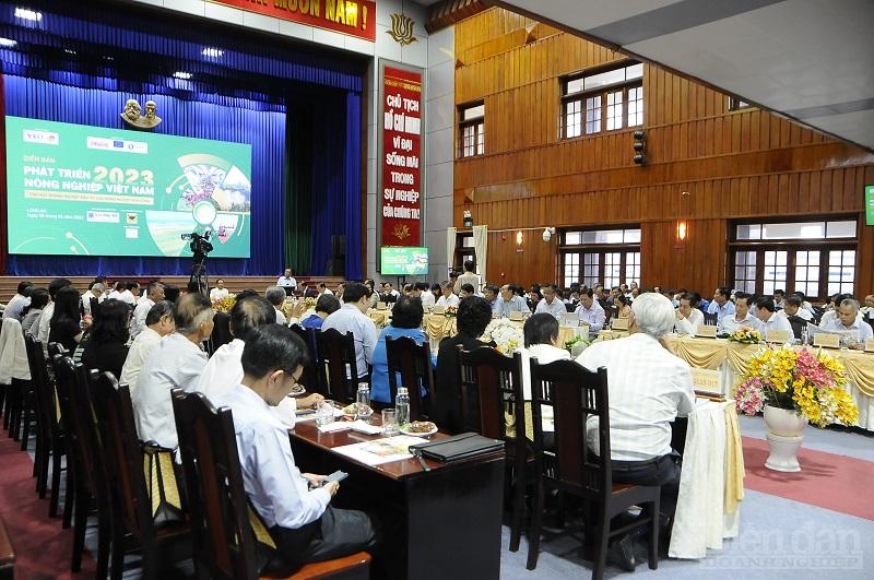 Diễn đàn thu hút hơn 300 doanh nghiệp tham dự - Ảnh: Đình Đại.
