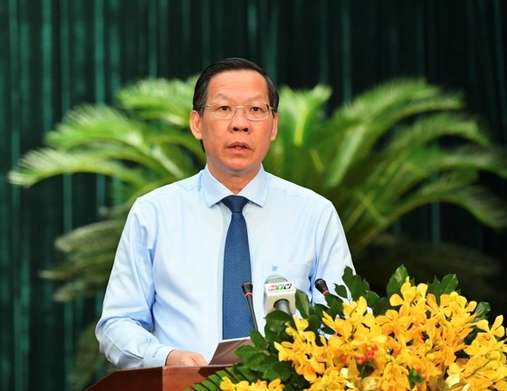 Chủ tịch UBND TPHCM Phan Văn Mãi phát biểu tại kỳ họp.
