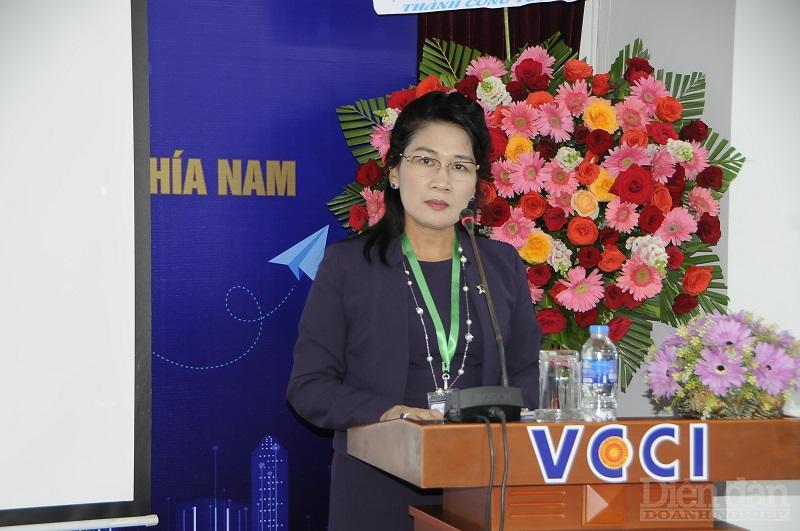 Bà Võ Thị Phương Lan - Chủ tịch Hội đồng Khóa II phát biểu Khai mạc Đại hội.