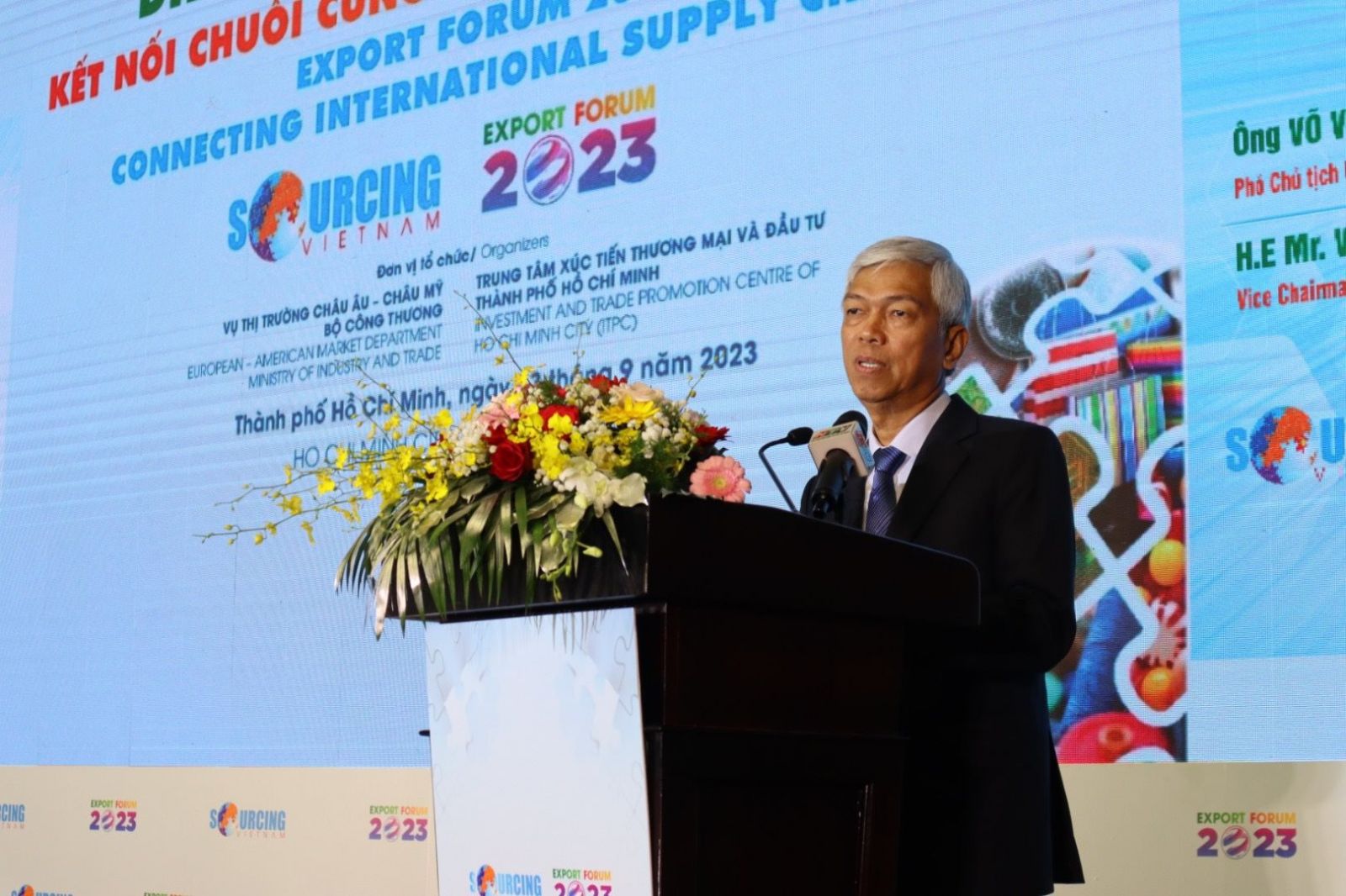 Phó chủ tịch UBND TP.HCM Võ Văn Hoan phát biểu tại Lễ khai mạc Diễn đàn.