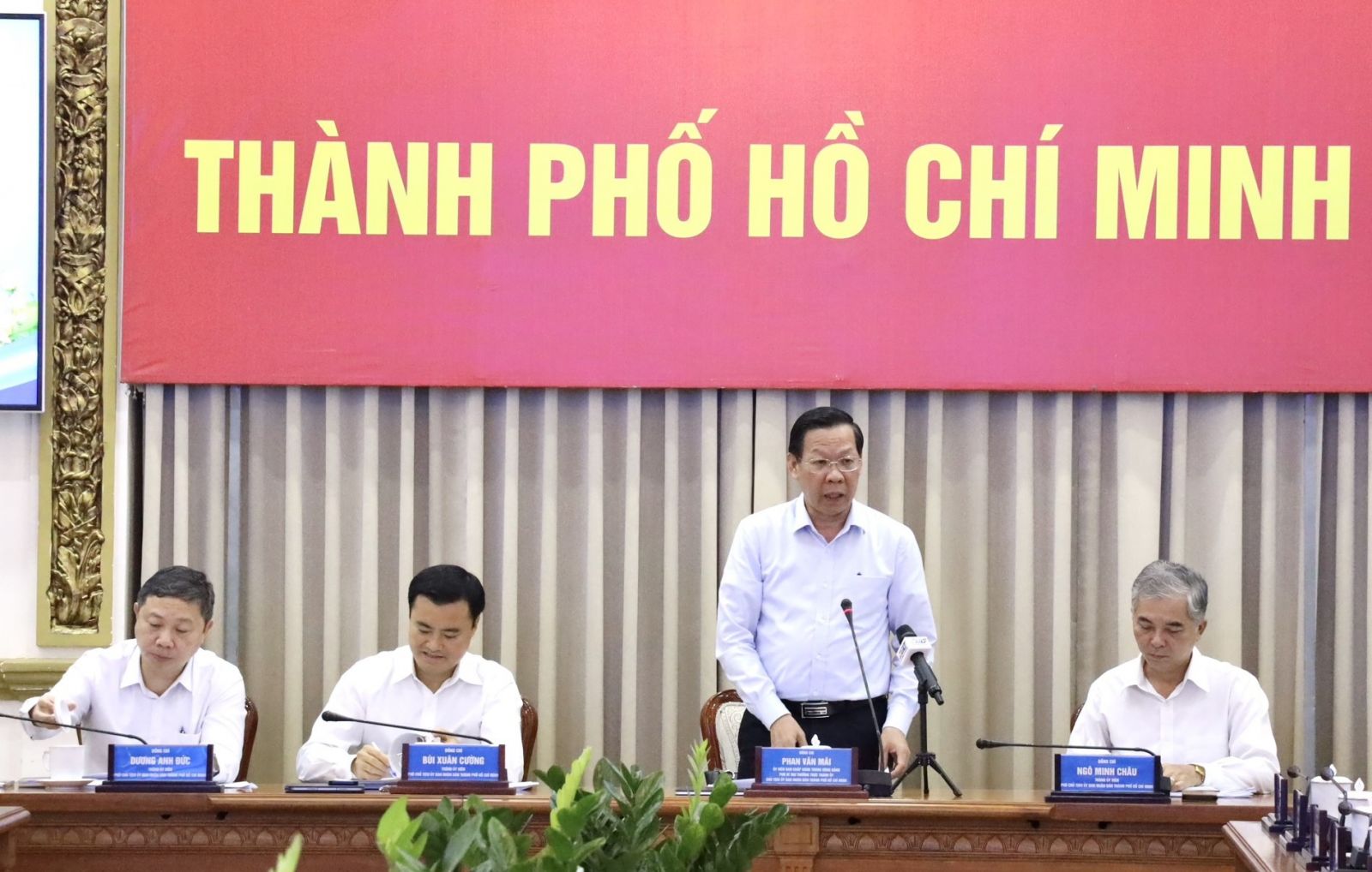 Chủ tịch UBND TP.HCM Phan Văn Mãi phát biểu tại phiên họp 