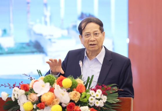 PGS.TS Ngô Tri Long, chuyên gia kinh tế của Bộ Tài chính phát biểu tham luận tại diễn đàn - Ảnh: Quang Phúc.