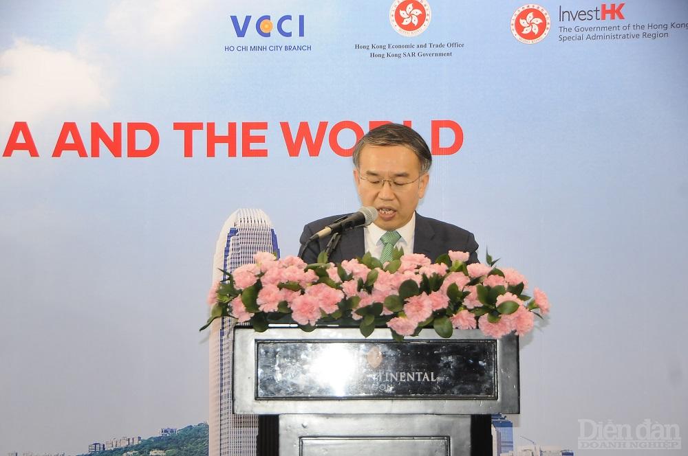 Ông Christopher Hui - Bộ trưởng Dịch vụ Tài chính và Kho bạc Hồng Kông phát biểu tại sự kiện - Ảnh: Đình Đại.