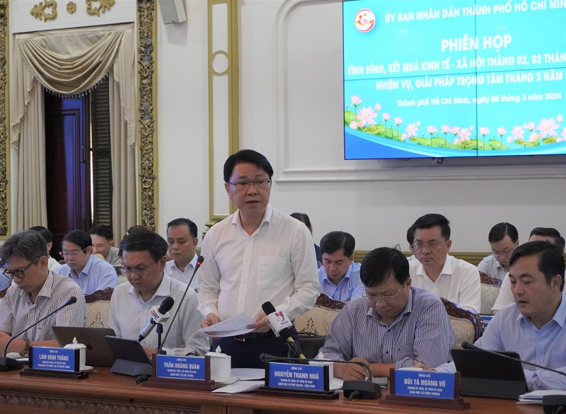 Giám đốc Sở Xây dựng TP.HCM Trần Hoàng Quân phát biểu tại phiên họp - Ảnh: TTBC.