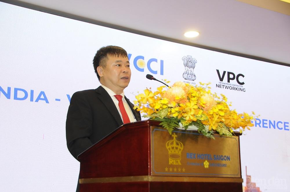 Giám đốc Liên đoàn Thương mại và Côngp/nghiệp Việt Nam - Chi nhánh TP. HCM (VCCI HCM) Trần Ngọc Liêm phát biểu tại Hội nghị.