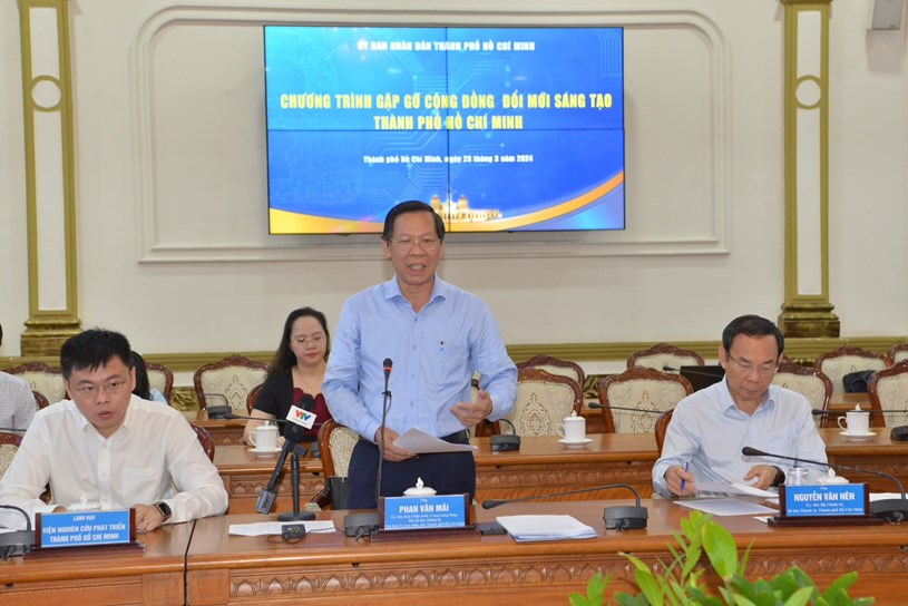 Chủ tịch UBND TP.HCM Phan Văn Mãi phát biểu tại buổi gặp gỡ - Ảnh: Cao Thăng.