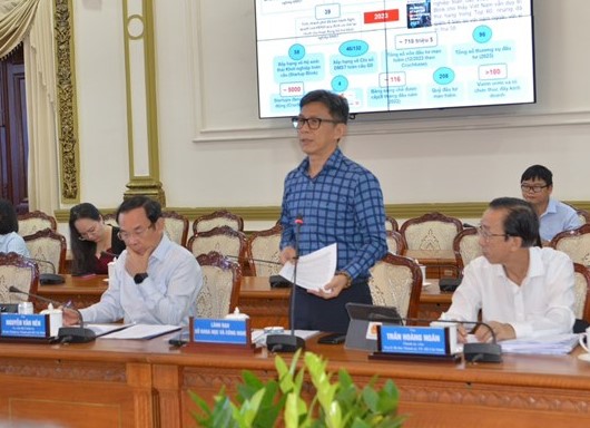 Giám đốc Sở Khoa học & Công nghệ TP.HCM Nguyễn Việt Dũng báo cáo tại buổi gặp gỡ - Ảnh: Cao Thăng.