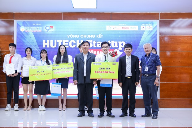 Dự án HUTECH GO của nhóm sinh viên Viện Công nghệ Việt - Nhật và Khoa Công nghệ thông tin giành giải Ba