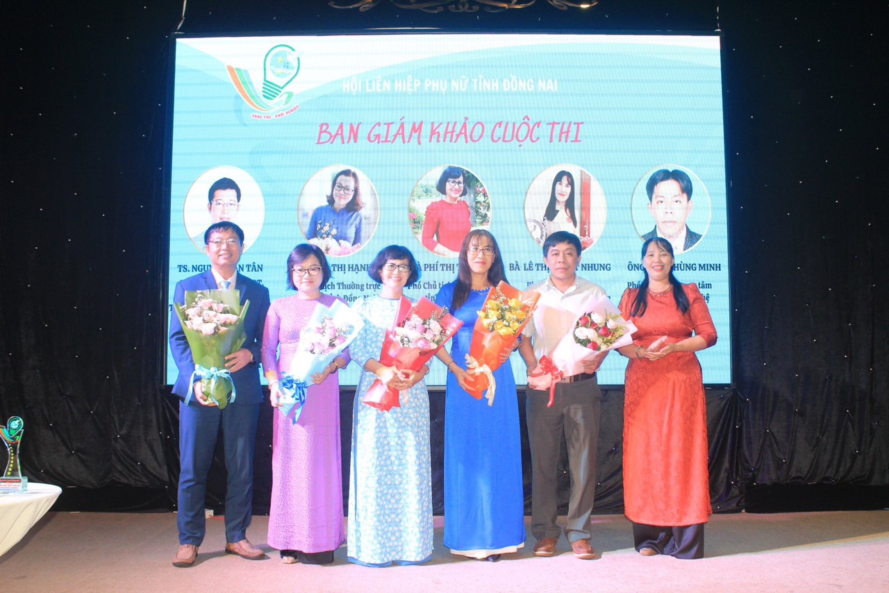 Hội đồng giám khảo trong cuộc thi phụ nữ khởi nghiệp đổi mới sáng tạo tỉnh Đồng Nai 2023