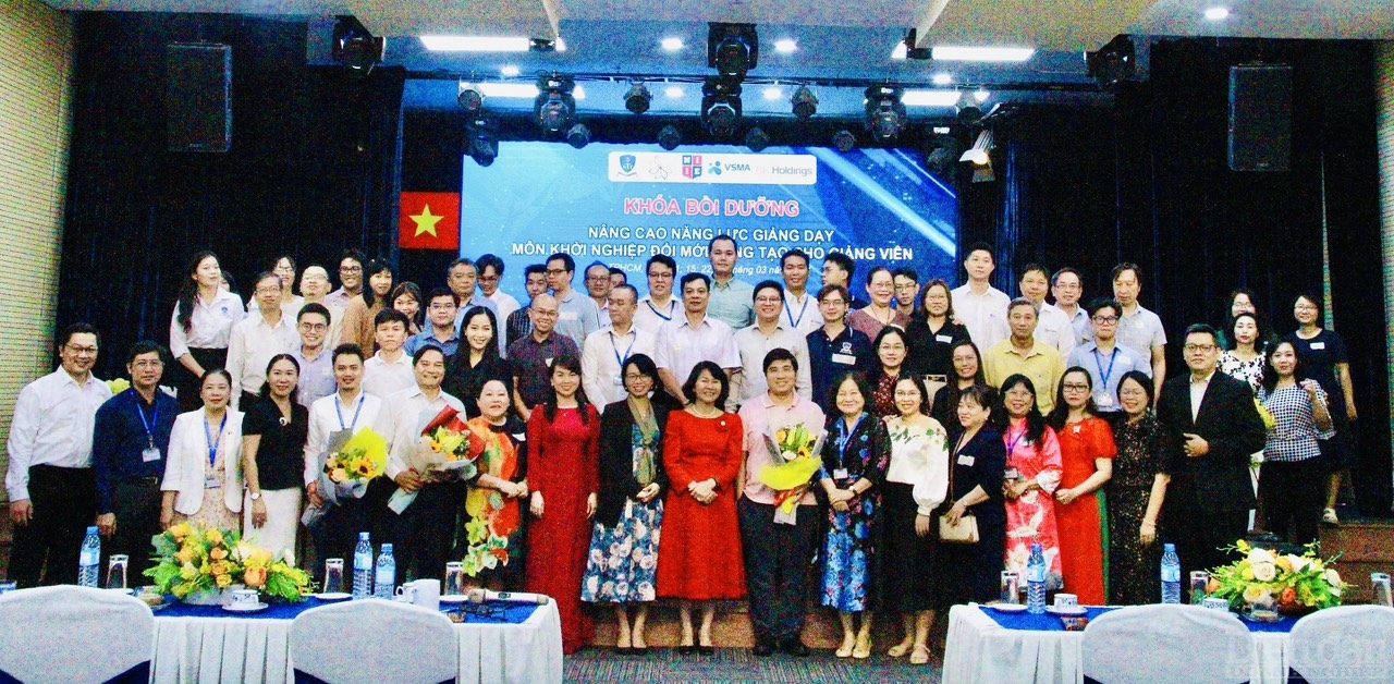 Khóa bồi dưỡng đã thu hút sự tham dự của hơn 80 học viên là các giảng viên, doanh nhân của Trường đại học Nguyễn Tất Thành
