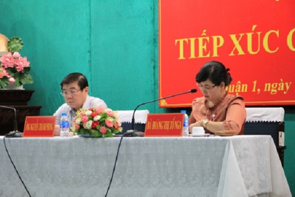Tổ đại biểu HĐND gồm ông Nguyễn Thành Phong - chủ tịch UBND TP HCM, bà Hoàng Thị Tố Nga - Phó Bí thư thường trực Quận ủy quận 1, đã có buổi tiếp xúc cử tri quận 1 diễn ra tối 17/12.