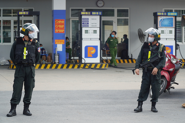 sáng 18/5/2021, cửa hàng xăng dầu Trảng Dài, thuộc Công ty TNHH Việt Khánh Anh, bị buộc ngừng hoạt động về hành vi buôn lậu. 