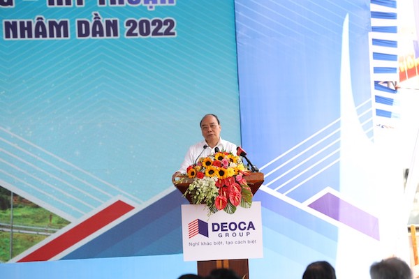 Chủ tịch nước Nguyễn Xuân Phúc đến công trường dự án cao tốc Trung Lương - Mỹ Thuận