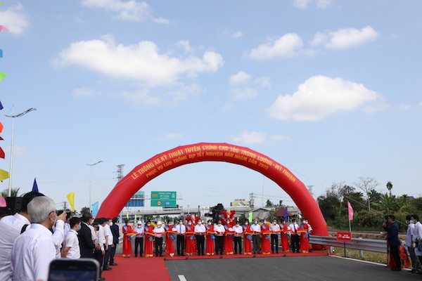 ngày 19/01/2022, UBND tỉnh Tiền Giang và Công ty CP BOT Trung Lương - Mỹ Thuận tổ chức Lễ thông xe kỹ thuật cao tốc Trung Lương - Mỹ Thuận