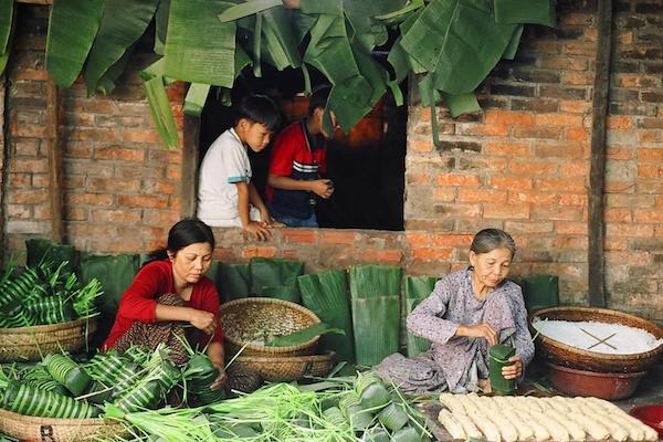 Tết miền Tây mang đậm nét văn hóa của cộng đồng dân cư miền Châu thổ với sự giao thoa tập quán của các dân tộc anh em Kinh, Hoa, Khmer