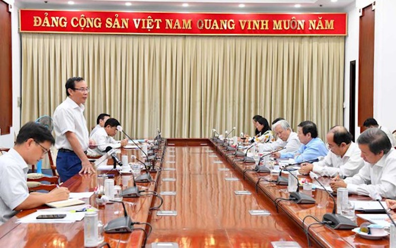 Bí thư Nguyễn Văn Nên đưa ra là “yêu cầu Sở Y tế khẩn trương tham mưu cho UBND TPHCM để sớm hình thành Trung tâm mua sắm
