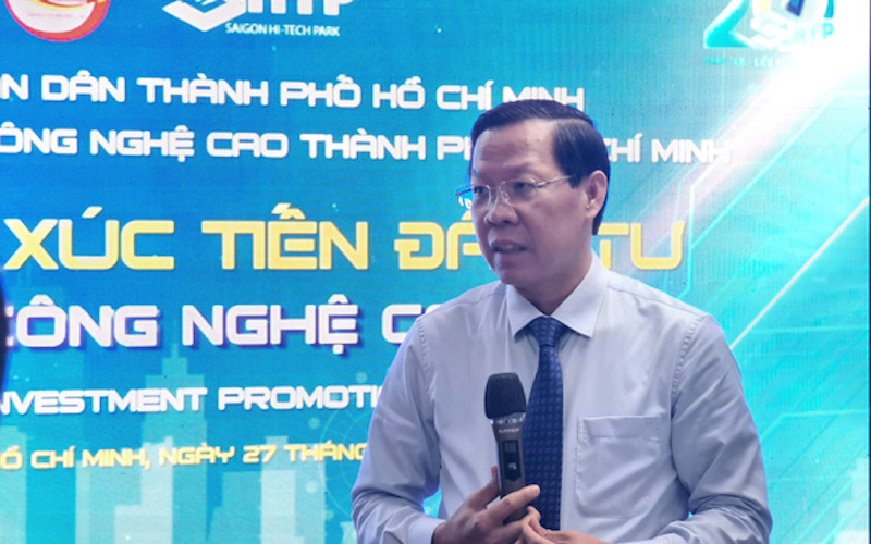Chủ tịch UBND TP.HCM Phan Văn Mãi trực tiếp phản hồi, giải đáp thắc mắc của các doanh nghiệp liên quan đến những thủ tục đầu tư dự án và cam kết sẽ gỡ điểm nghẽn lớn nhất cho doanh nghiệp.