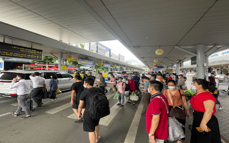 Bộ GTVT yêu cầu Tổng công ty Cảng hàng không Việt Nam chỉ đạo Cảng hàng không Tân Sơn Nhất, phối hợp chặt chẽ với Sở Giao thông vận tải TP trong tổ chức giao thông vận tải tại sân bay Tân Sơn Nhất