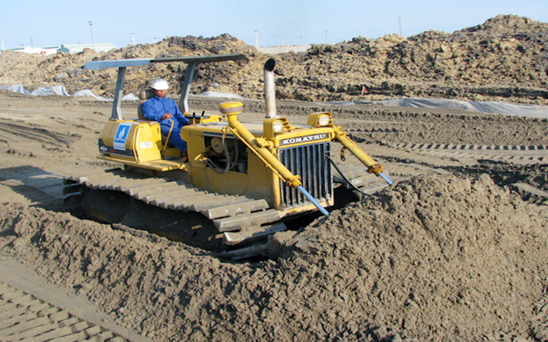 ĐBSCL được mệnh danh là “rốn cát” với số lượng mỏ lớn, tuy nhiên, nhiều dự án xây dựng tại ĐBSCL lại đang rơi vào tình cảnh thiếu cát nghiêm trọng, ảnh hưởng trực tiếp tới tiến độ thi công. 